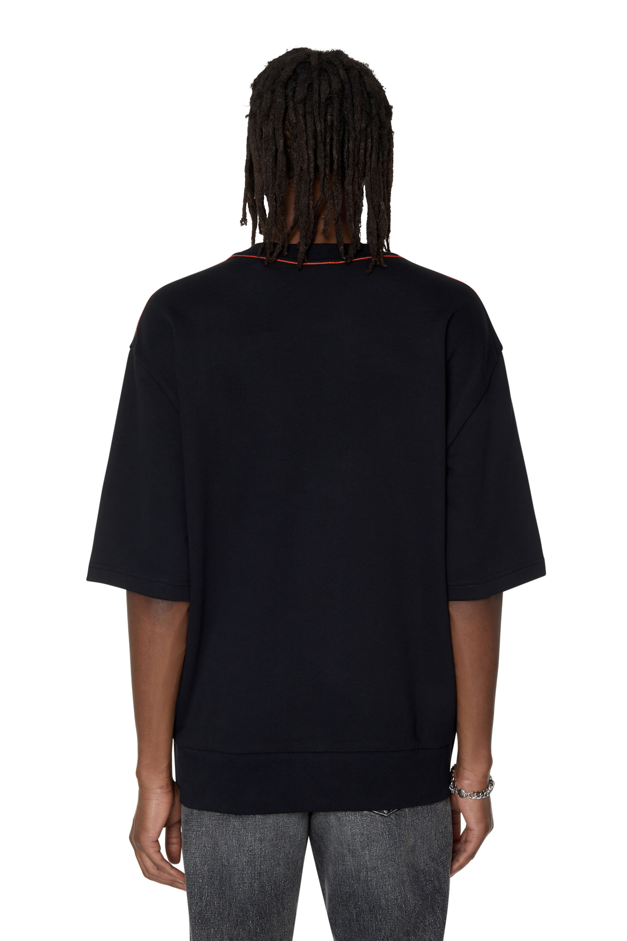 

Short-sleeve sweatshirt with logo patch
